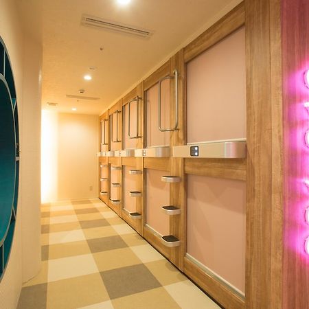 New Japan Lady'S Capsule Hotel Osaka Eksteriør billede