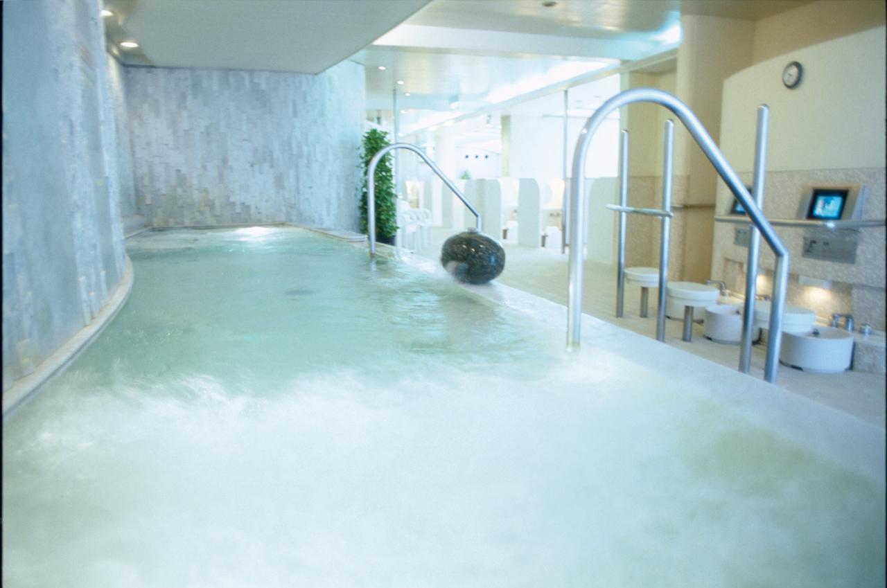New Japan Lady'S Capsule Hotel Osaka Eksteriør billede